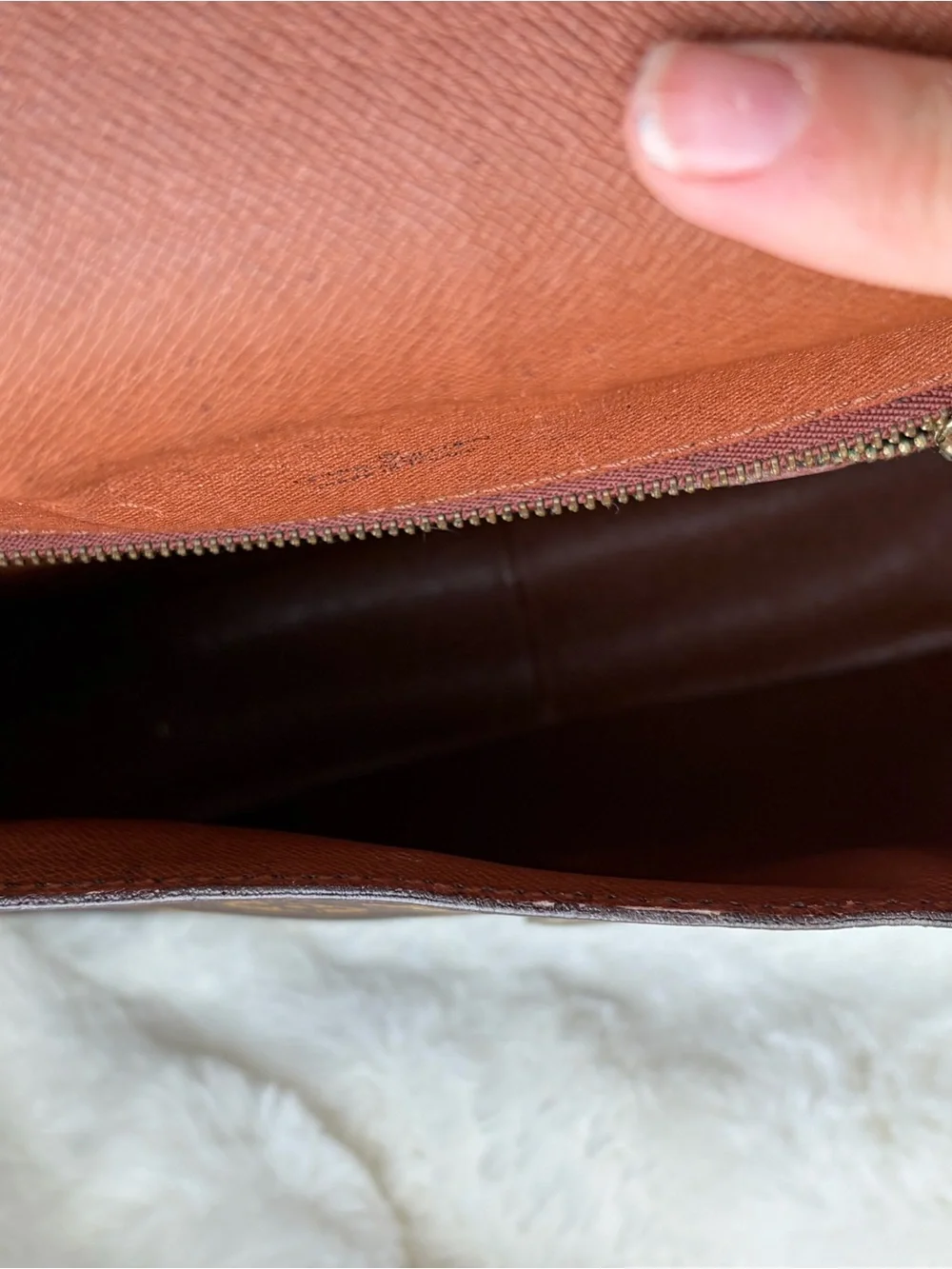 Authentic Louis Vuitton Brown Monogram Saint Cloud GM Crossbody Bag
